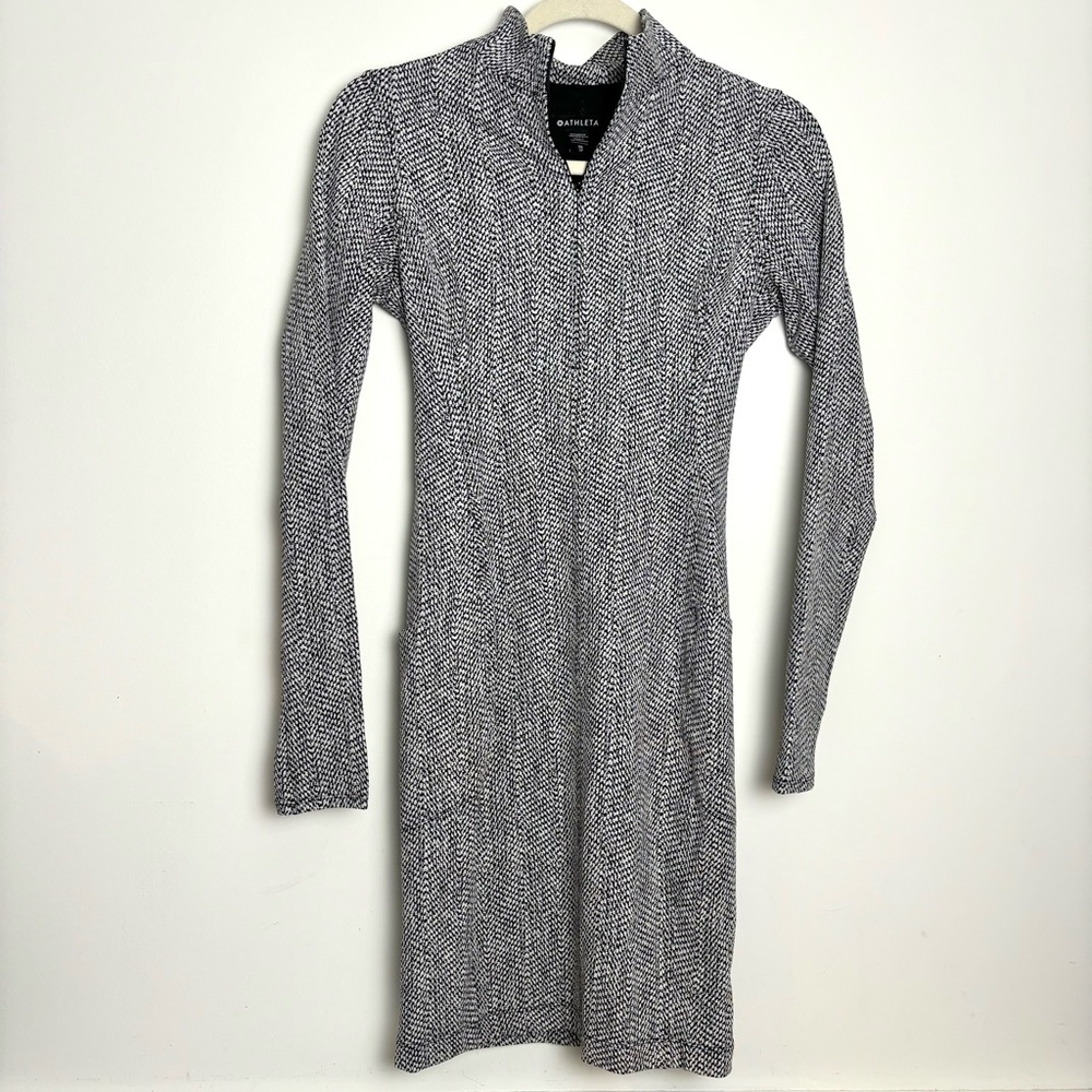 Athleta Delaney Textured Dress size XS Long Sleeve Black White Stretch
